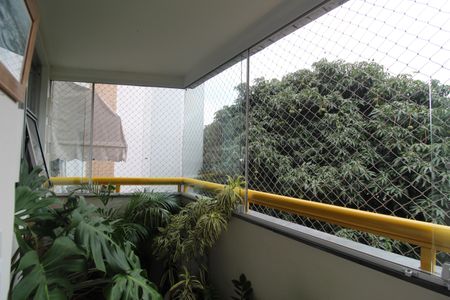 Apartamento à venda com 76m², 2 quartos e 1 vagaSala - Varanda