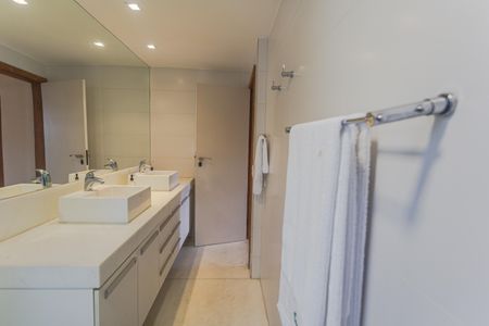 Apartamento à venda com 301m², 4 quartos e 3 vagasBanheiro Social