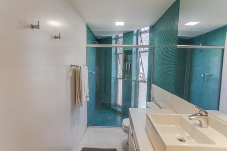 Apartamento à venda com 301m², 4 quartos e 3 vagasBanheiro Social