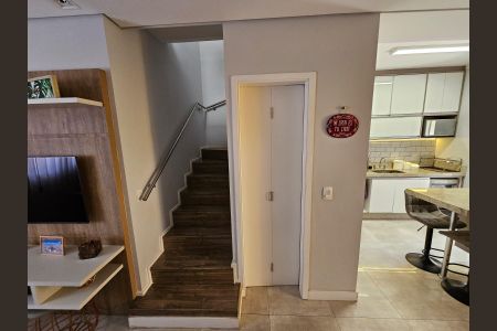 Casa de condomínio à venda com 100m², 3 quartos e 2 vagas Casa de condomínio à venda com 100m², 3 quartos e 2 vagasCorredor