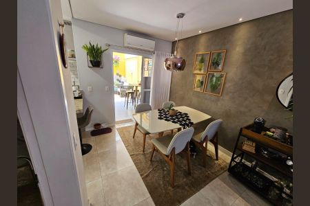 Casa de condomínio à venda com 100m², 3 quartos e 2 vagas Casa de condomínio à venda com 100m², 3 quartos e 2 vagasSala