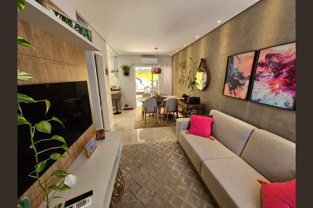 Casa de condomínio à venda com 100m², 3 quartos e 2 vagas Casa de condomínio à venda com 100m², 3 quartos e 2 vagasSala