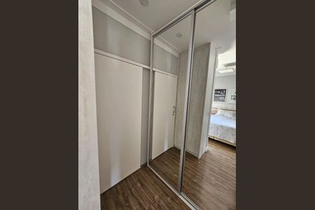 Casa de condomínio à venda com 100m², 3 quartos e 2 vagas Casa de condomínio à venda com 100m², 3 quartos e 2 vagasQuarto