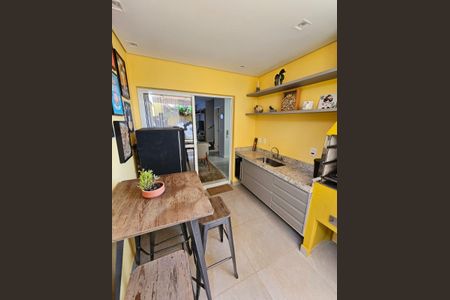 Casa de condomínio à venda com 100m², 3 quartos e 2 vagas Casa de condomínio à venda com 100m², 3 quartos e 2 vagasCozinha