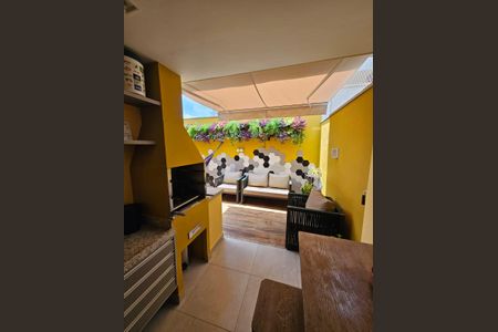 Casa de condomínio à venda com 100m², 3 quartos e 2 vagas Casa de condomínio à venda com 100m², 3 quartos e 2 vagasVaranda