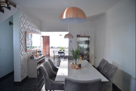 Casa à venda com 320m², 5 quartos e 4 vagasSala