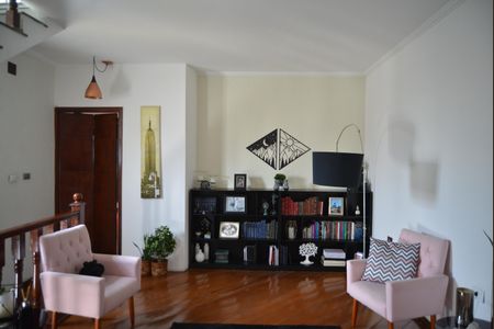 Casa à venda com 320m², 5 quartos e 4 vagasSala