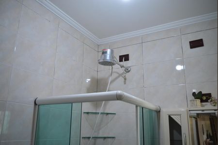 Casa à venda com 320m², 5 quartos e 4 vagasBanheiro da Suíte 2