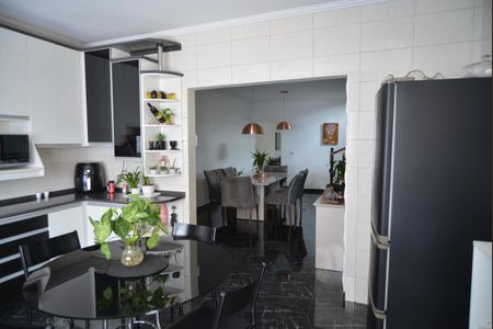 Casa à venda com 320m², 5 quartos e 4 vagasCozinha