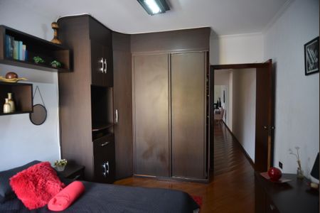 Casa à venda com 320m², 5 quartos e 4 vagasQuarto Suite 2