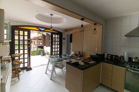 Casa à venda com 400m², 5 quartos e 6 vagasCozinha