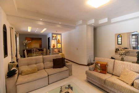 Casa à venda com 400m², 5 quartos e 6 vagasSala