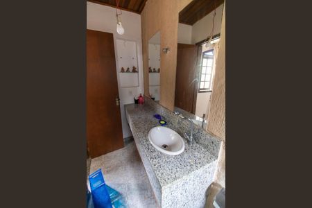 Casa à venda com 400m², 5 quartos e 6 vagasBanheiro da Suíte Externa