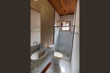 Casa à venda com 400m², 5 quartos e 6 vagasBanheiro da Suíte Externa 