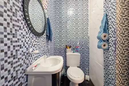 Casa à venda com 143m², 3 quartos e 1 vaga Casa à venda com 143m², 3 quartos e 1 vagaBanheiro 2