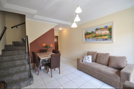 Sala de casa para alugar com 2 quartos, 200m² em Vila Sabrina, São Paulo