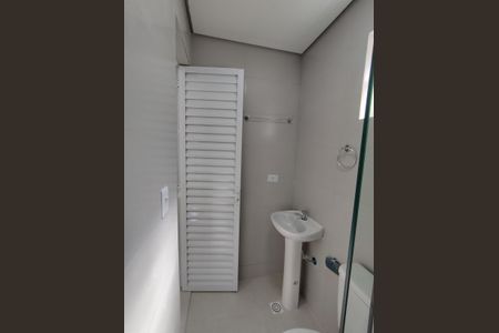 Banheiro - torneira de casa para alugar com 1 quarto, 40m² em Vila Brasilina, São Paulo