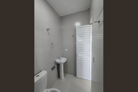 Banheiro - torneira de casa para alugar com 1 quarto, 40m² em Vila Brasilina, São Paulo