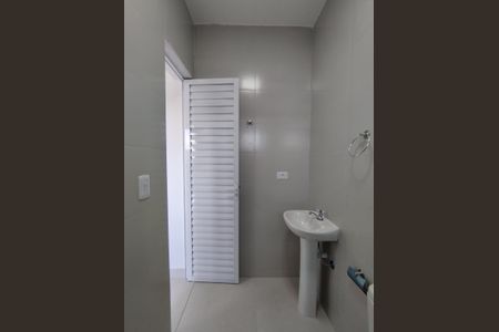 Banheiro - torneira de casa para alugar com 1 quarto, 40m² em Vila Brasilina, São Paulo