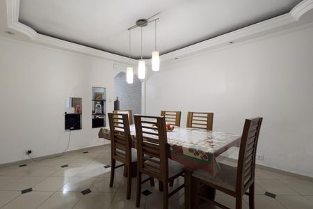 Casa à venda com 154m², 4 quartos e 2 vagas Casa à venda com 154m², 4 quartos e 2 vagasSala de Jantar