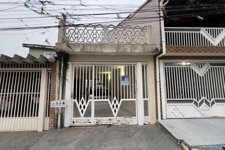 Casa à venda com 154m², 4 quartos e 2 vagas Casa à venda com 154m², 4 quartos e 2 vagasFachada