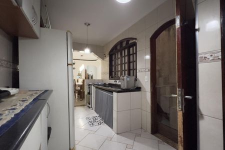 Casa à venda com 154m², 4 quartos e 2 vagas Casa à venda com 154m², 4 quartos e 2 vagasCozinha