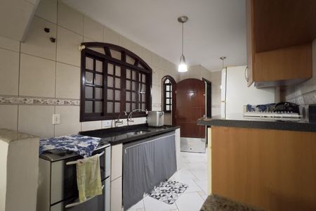 Casa à venda com 154m², 4 quartos e 2 vagas Casa à venda com 154m², 4 quartos e 2 vagasCozinha