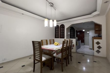 Casa à venda com 154m², 4 quartos e 2 vagas Casa à venda com 154m², 4 quartos e 2 vagasSala de Jantar