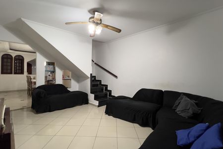 Casa à venda com 154m², 4 quartos e 2 vagas Casa à venda com 154m², 4 quartos e 2 vagasSala