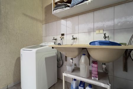 Casa à venda com 154m², 4 quartos e 2 vagas Casa à venda com 154m², 4 quartos e 2 vagasÁrea de Serviço