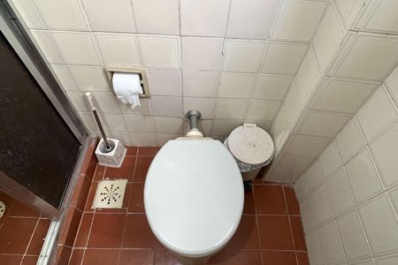 Banheiro de apartamento para alugar com 1 quarto, 42m² em José Menino, Santos