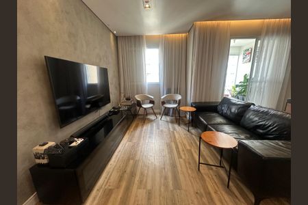Sala de apartamento à venda com 2 quartos, 74m² em Jardim Tupanci, Barueri