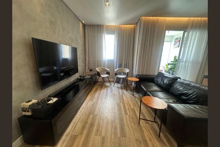 Sala de apartamento à venda com 2 quartos, 74m² em Jardim Tupanci, Barueri
