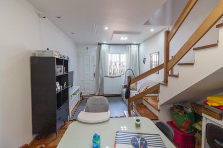 Casa de condomínio à venda com 90m², 2 quartos e 2 vagasSala