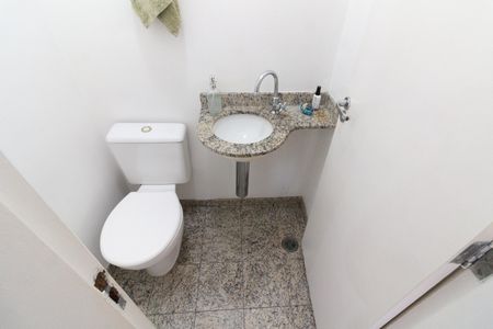 Casa de condomínio à venda com 90m², 2 quartos e 2 vagasLavabo