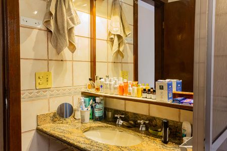 Casa à venda com 153m², 4 quartos e 2 vagas Casa à venda com 153m², 4 quartos e 2 vagasBanheiro da Suíte