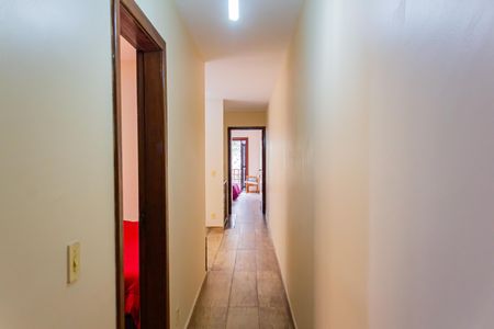 Casa à venda com 153m², 4 quartos e 2 vagas Casa à venda com 153m², 4 quartos e 2 vagasCorredor