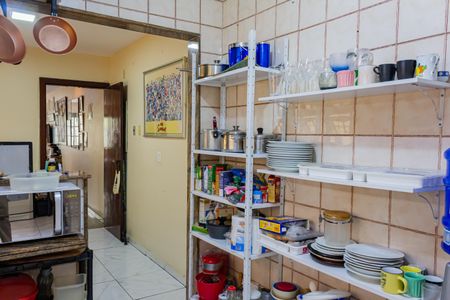 Casa à venda com 153m², 4 quartos e 2 vagas Casa à venda com 153m², 4 quartos e 2 vagasCozinha