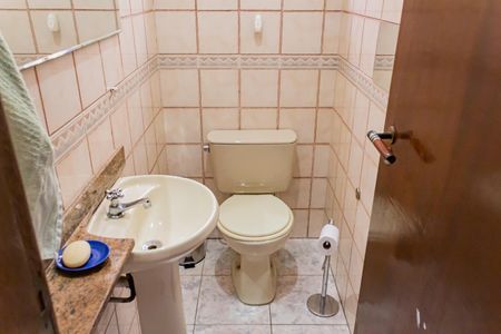 Casa à venda com 153m², 4 quartos e 2 vagas Casa à venda com 153m², 4 quartos e 2 vagasLavabo