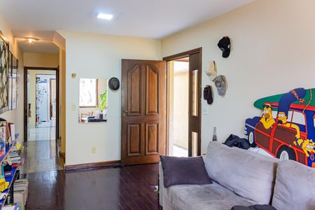 Casa à venda com 153m², 4 quartos e 2 vagas Casa à venda com 153m², 4 quartos e 2 vagasSala