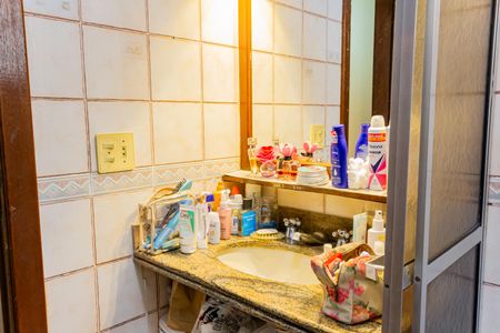 Casa à venda com 153m², 4 quartos e 2 vagas Casa à venda com 153m², 4 quartos e 2 vagasBanheiro Social