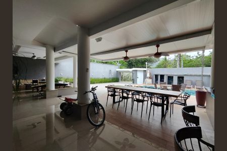 Casa de condomínio à venda com 320m², 4 quartos e 6 vagas Casa de condomínio à venda com 320m², 4 quartos e 6 vagasÁrea externa