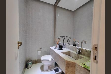 Casa de condomínio à venda com 320m², 4 quartos e 6 vagas Casa de condomínio à venda com 320m², 4 quartos e 6 vagasLavabo