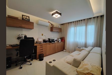 Casa de condomínio à venda com 320m², 4 quartos e 6 vagas Casa de condomínio à venda com 320m², 4 quartos e 6 vagasSuíte 3