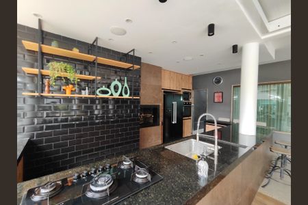 Casa de condomínio à venda com 320m², 4 quartos e 6 vagas Casa de condomínio à venda com 320m², 4 quartos e 6 vagasÁrea externa