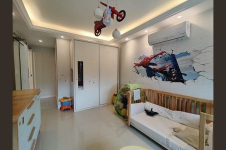 Casa de condomínio à venda com 320m², 4 quartos e 6 vagas Casa de condomínio à venda com 320m², 4 quartos e 6 vagasSuíte 4