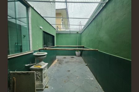 Casa de condomínio à venda com 320m², 4 quartos e 6 vagas Casa de condomínio à venda com 320m², 4 quartos e 6 vagasÁrea externa