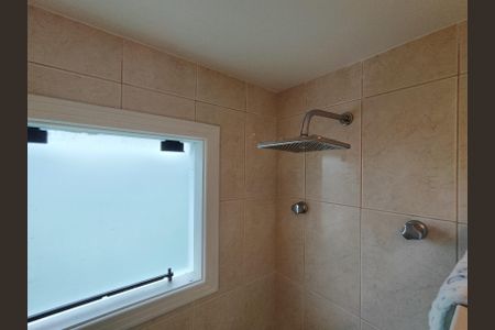 Casa de condomínio à venda com 320m², 4 quartos e 6 vagas Casa de condomínio à venda com 320m², 4 quartos e 6 vagasBanheiro da Suíte 4