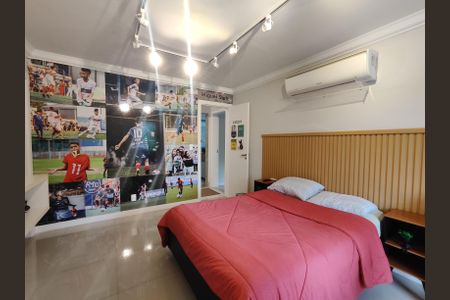 Casa de condomínio à venda com 320m², 4 quartos e 6 vagas Casa de condomínio à venda com 320m², 4 quartos e 6 vagasSuíte 2