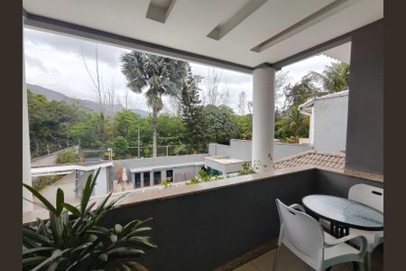 Casa de condomínio à venda com 320m², 4 quartos e 6 vagas Casa de condomínio à venda com 320m², 4 quartos e 6 vagasSuíte 2 varanda